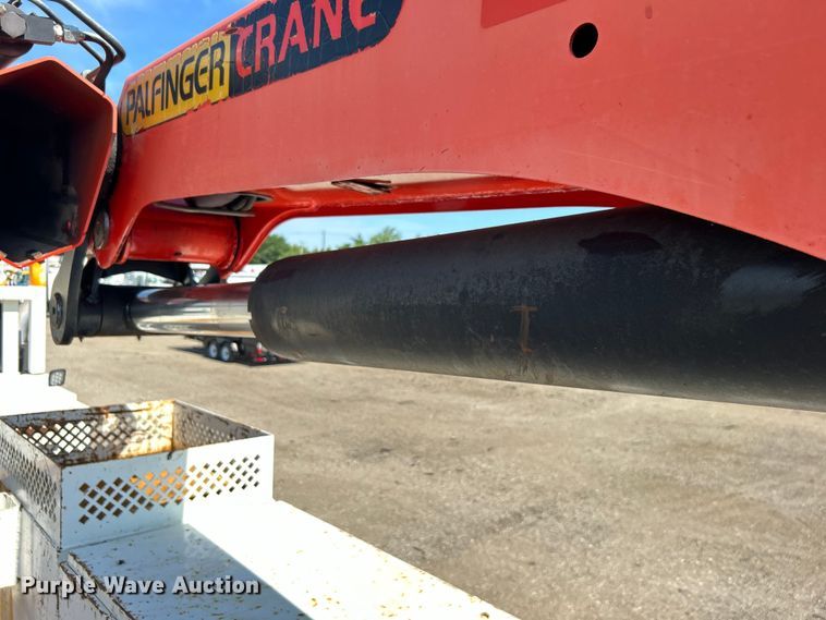 image for item EG0699 2009 International WorkStar 7500 crane truck