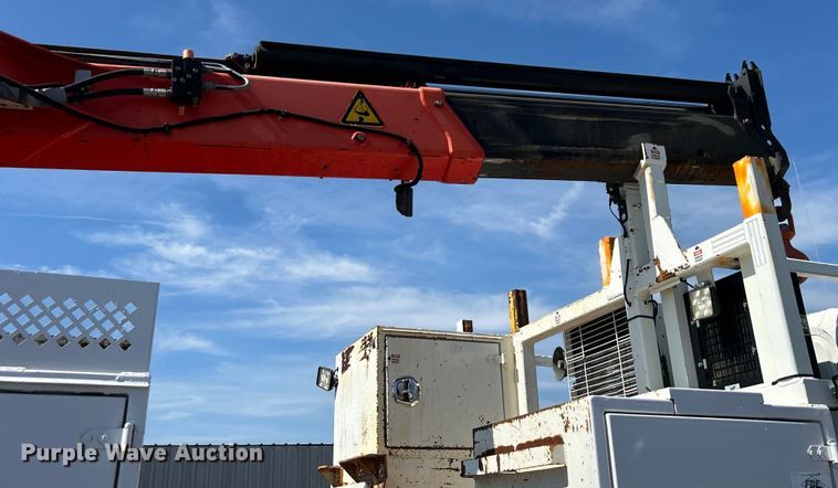 image for item EG0699 2009 International WorkStar 7500 crane truck