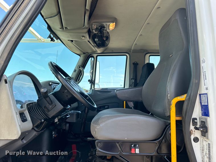 image for item EG0699 2009 International WorkStar 7500 crane truck