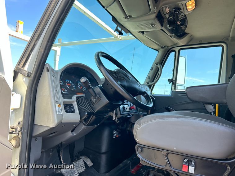 image for item EG0699 2009 International WorkStar 7500 crane truck