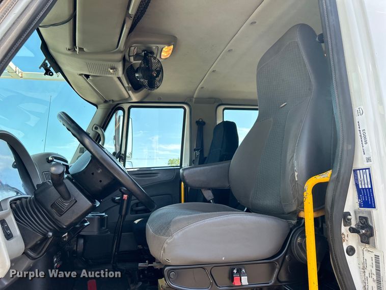 image for item EG0699 2009 International WorkStar 7500 crane truck