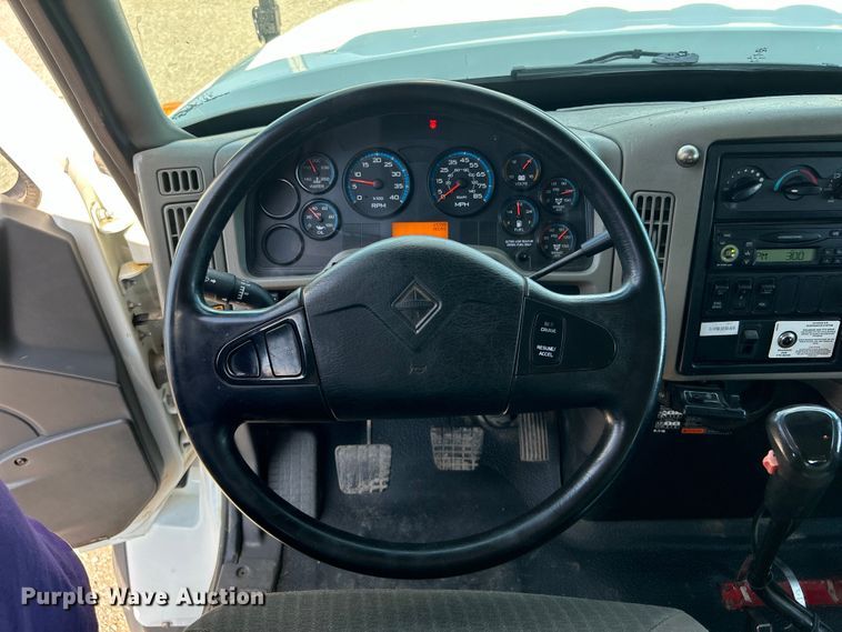 image for item EG0699 2009 International WorkStar 7500 crane truck