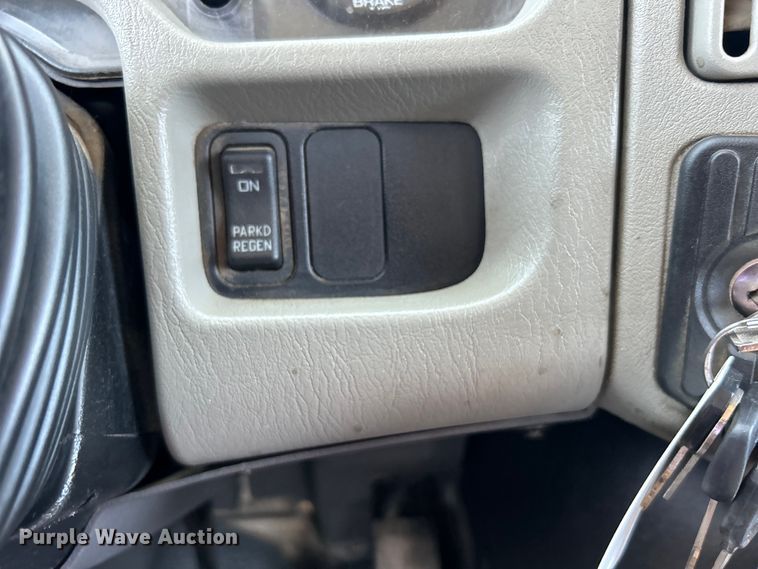 image for item EG0699 2009 International WorkStar 7500 crane truck