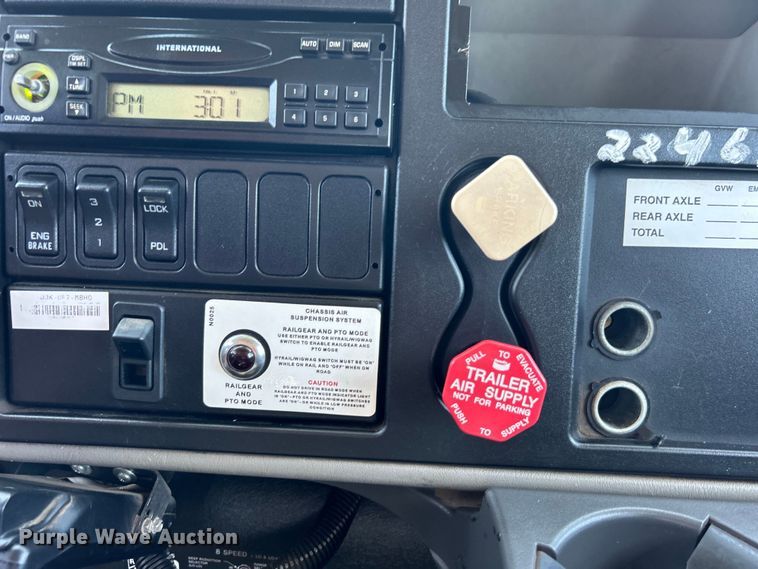 image for item EG0699 2009 International WorkStar 7500 crane truck