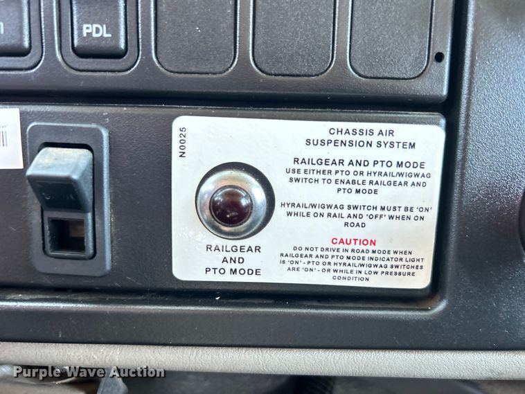 image for item EG0699 2009 International WorkStar 7500 crane truck