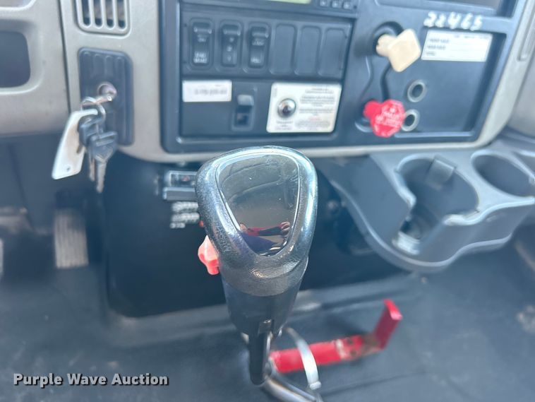 image for item EG0699 2009 International WorkStar 7500 crane truck