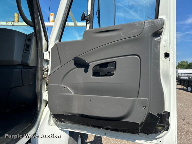 image for item EG0699 2009 International WorkStar 7500 crane truck