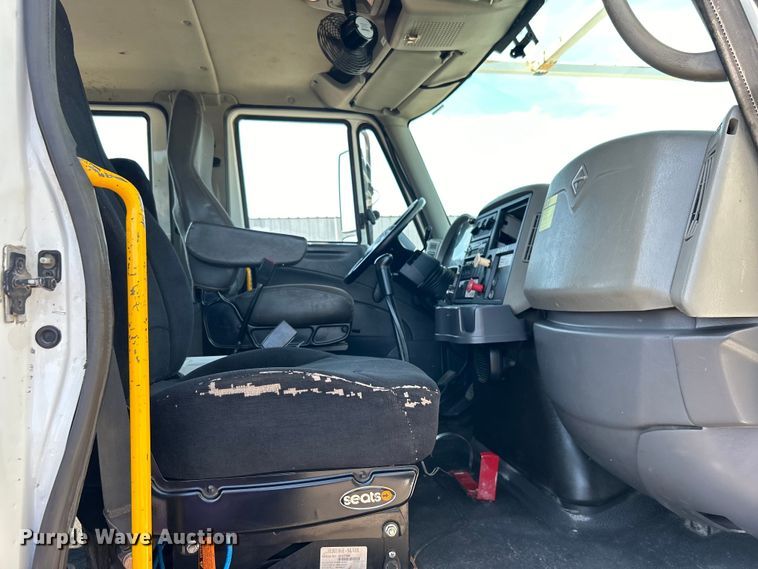 image for item EG0699 2009 International WorkStar 7500 crane truck