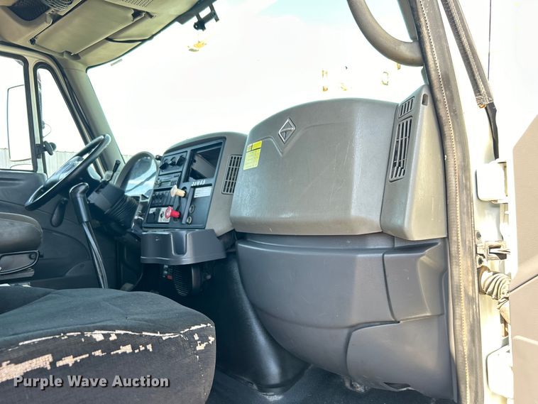 image for item EG0699 2009 International WorkStar 7500 crane truck