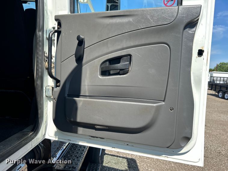 image for item EG0699 2009 International WorkStar 7500 crane truck