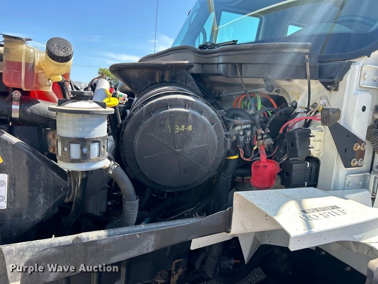 image for item EG0699 2009 International WorkStar 7500 crane truck