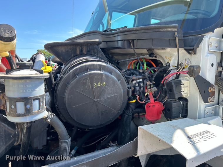 image for item EG0699 2009 International WorkStar 7500 crane truck