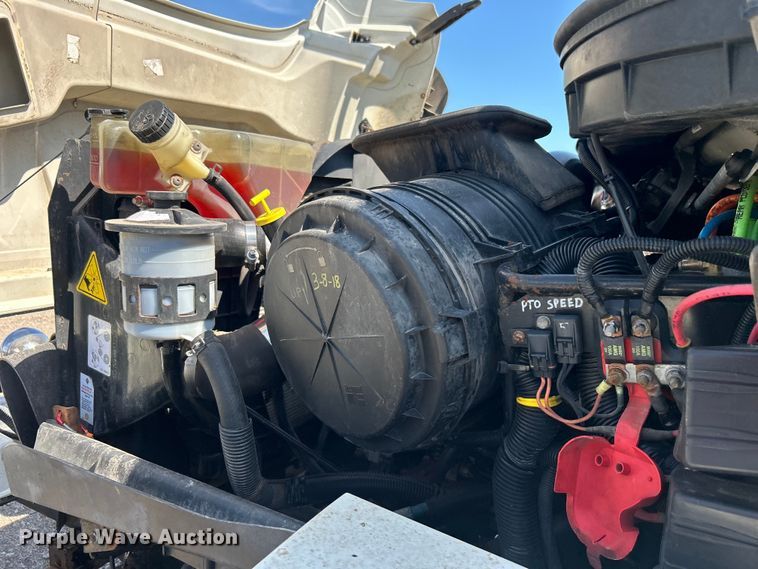 image for item EG0699 2009 International WorkStar 7500 crane truck