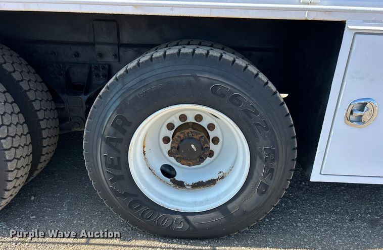 image for item EG0699 2009 International WorkStar 7500 crane truck