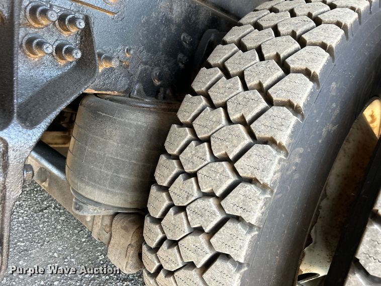 image for item EG0699 2009 International WorkStar 7500 crane truck