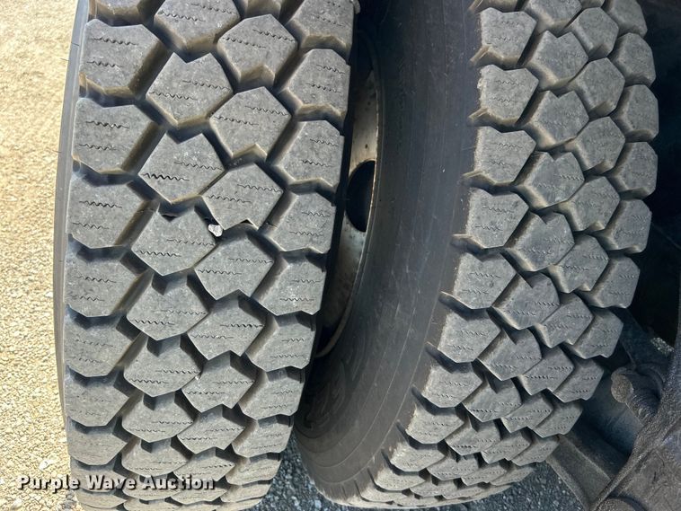 image for item EG0699 2009 International WorkStar 7500 crane truck