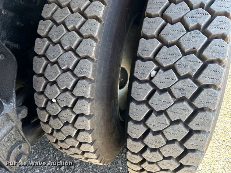 image for item EG0699 2009 International WorkStar 7500 crane truck