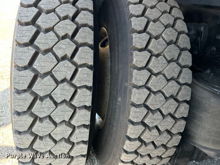 image for item EG0699 2009 International WorkStar 7500 crane truck