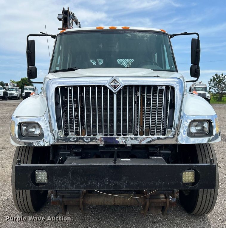 image for item EG0702 2007 International  7300 SFA Crew Cab utility / service truck