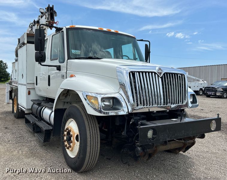 image for item EG0702 2007 International  7300 SFA Crew Cab utility / service truck