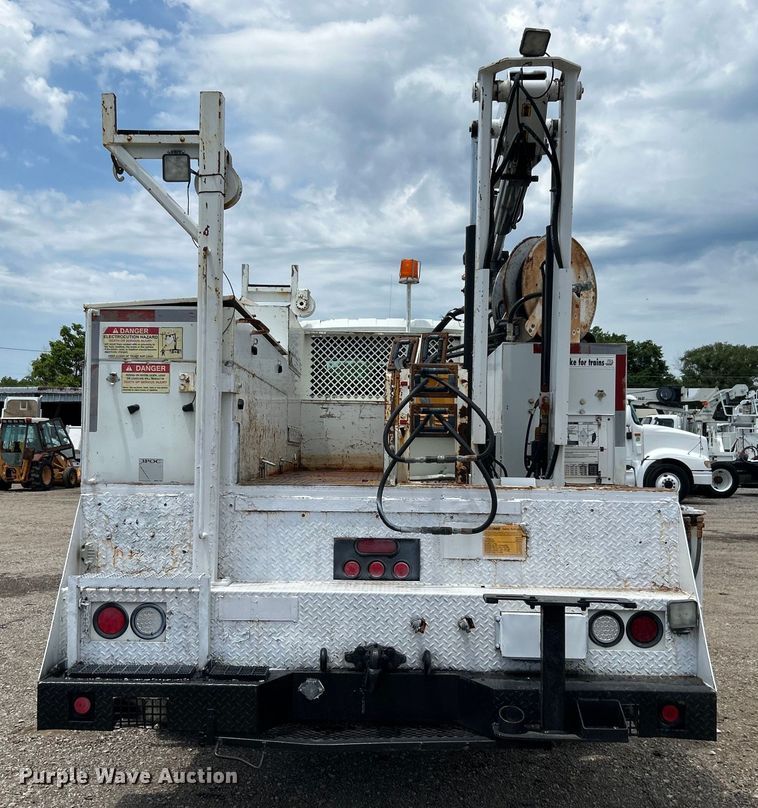 image for item EG0702 2007 International  7300 SFA Crew Cab utility / service truck