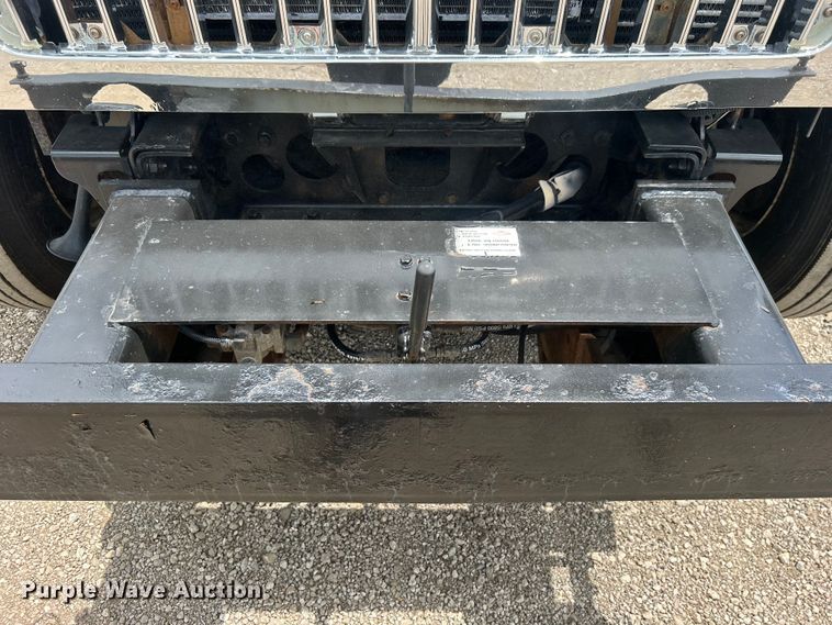 image for item EG0702 2007 International  7300 SFA Crew Cab utility / service truck