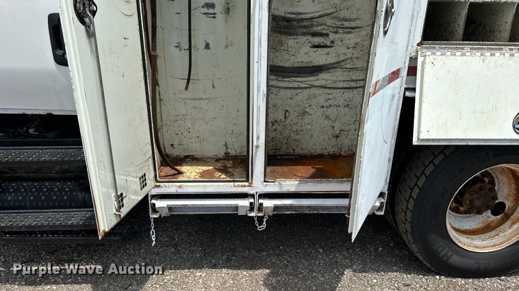 image for item EG0702 2007 International  7300 SFA Crew Cab utility / service truck