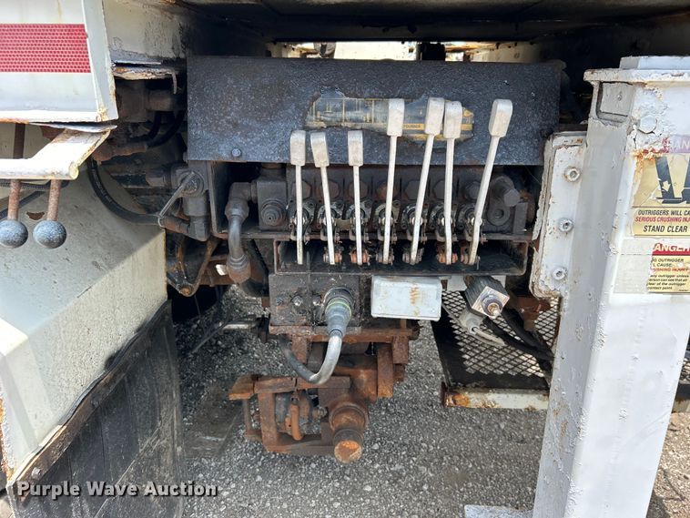 image for item EG0702 2007 International  7300 SFA Crew Cab utility / service truck