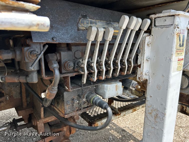 image for item EG0702 2007 International  7300 SFA Crew Cab utility / service truck