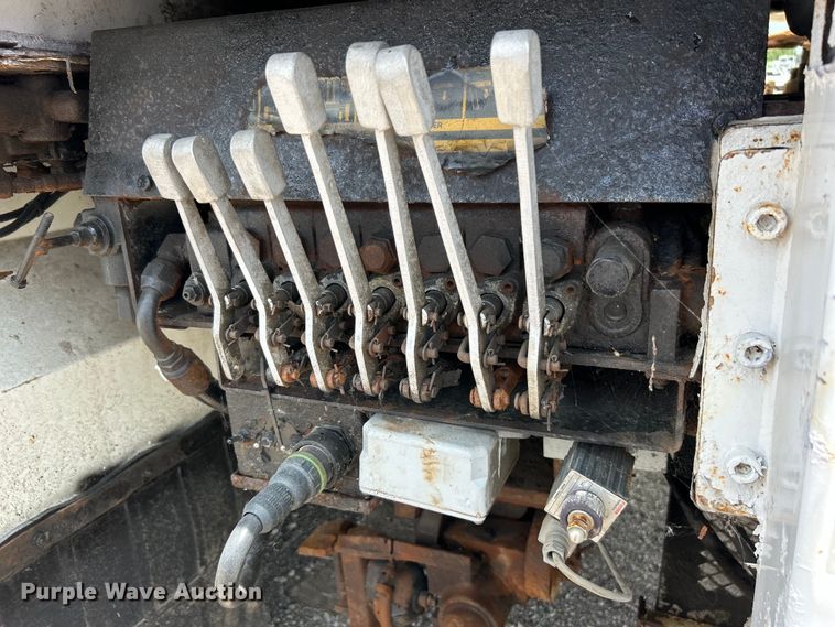 image for item EG0702 2007 International  7300 SFA Crew Cab utility / service truck