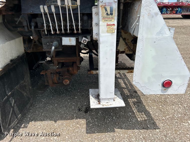 image for item EG0702 2007 International  7300 SFA Crew Cab utility / service truck