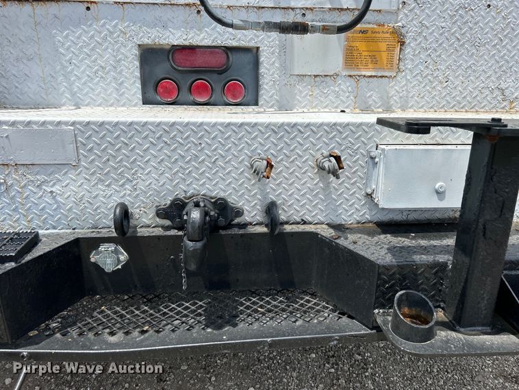 image for item EG0702 2007 International  7300 SFA Crew Cab utility / service truck