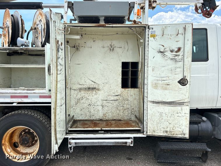 image for item EG0702 2007 International  7300 SFA Crew Cab utility / service truck