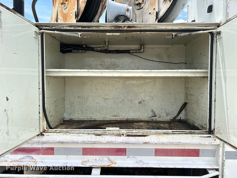 image for item EG0702 2007 International  7300 SFA Crew Cab utility / service truck