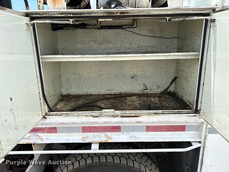 image for item EG0702 2007 International  7300 SFA Crew Cab utility / service truck