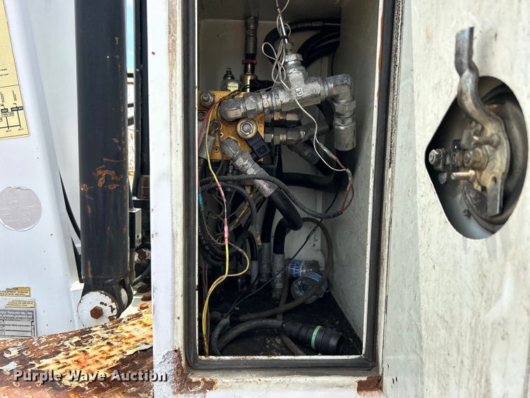 image for item EG0702 2007 International  7300 SFA Crew Cab utility / service truck