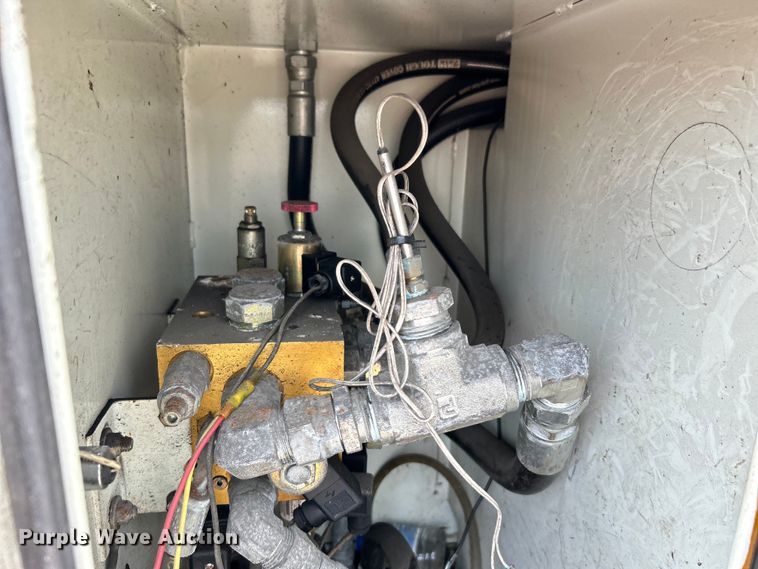 image for item EG0702 2007 International  7300 SFA Crew Cab utility / service truck