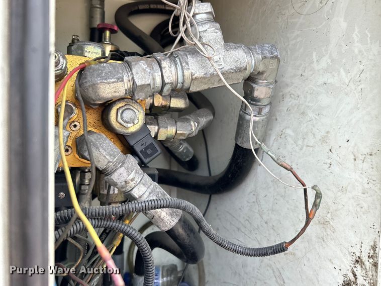 image for item EG0702 2007 International  7300 SFA Crew Cab utility / service truck