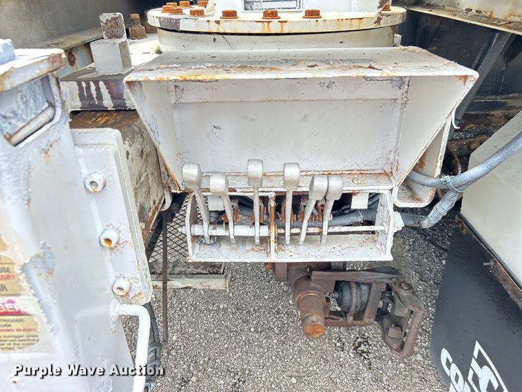 image for item EG0702 2007 International  7300 SFA Crew Cab utility / service truck