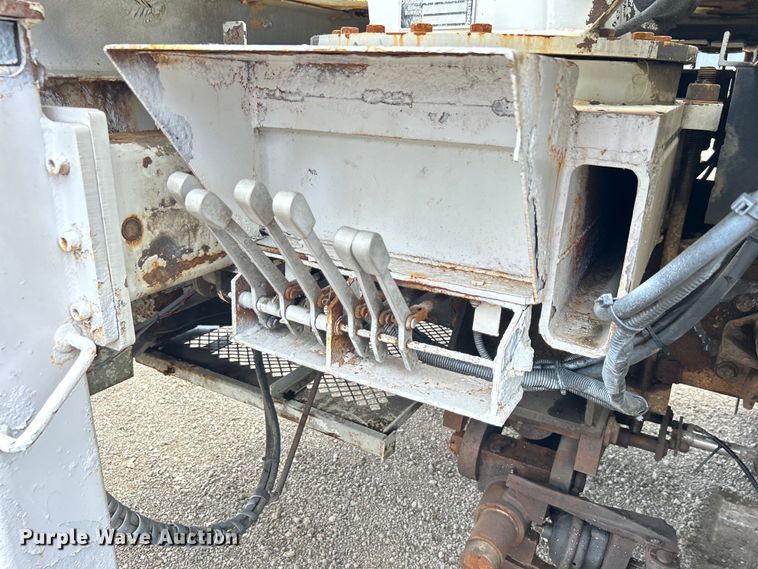 image for item EG0702 2007 International  7300 SFA Crew Cab utility / service truck