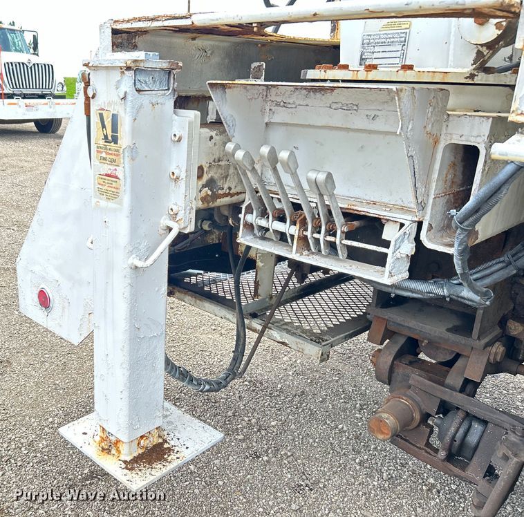 image for item EG0702 2007 International  7300 SFA Crew Cab utility / service truck