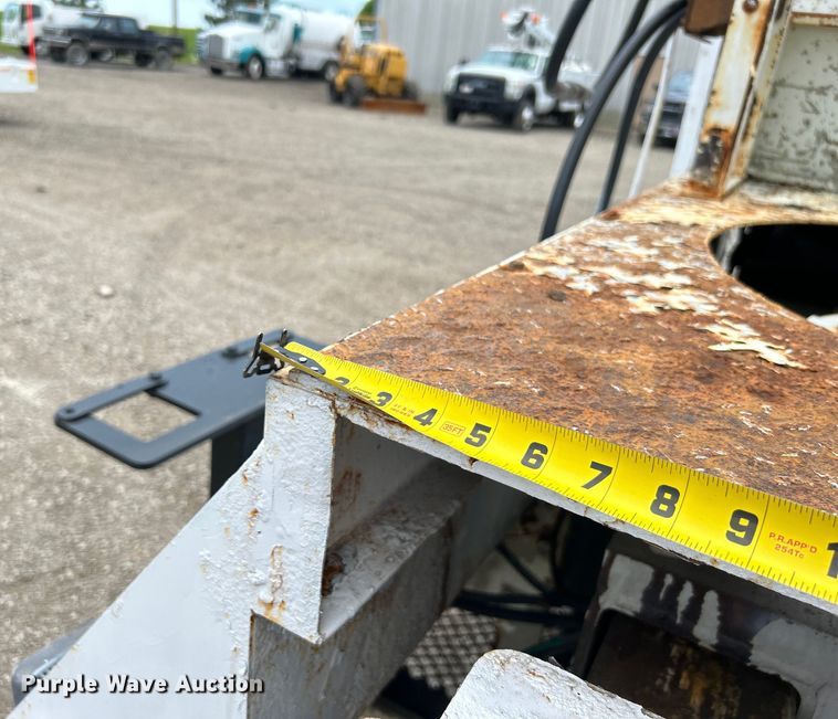 image for item EG0702 2007 International  7300 SFA Crew Cab utility / service truck