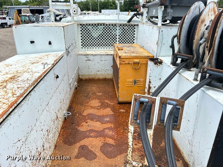 image for item EG0702 2007 International  7300 SFA Crew Cab utility / service truck