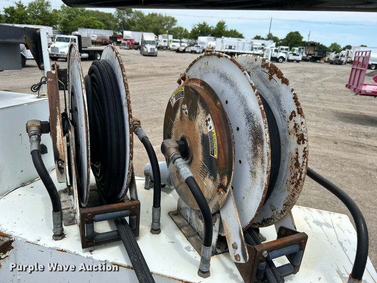 image for item EG0702 2007 International  7300 SFA Crew Cab utility / service truck