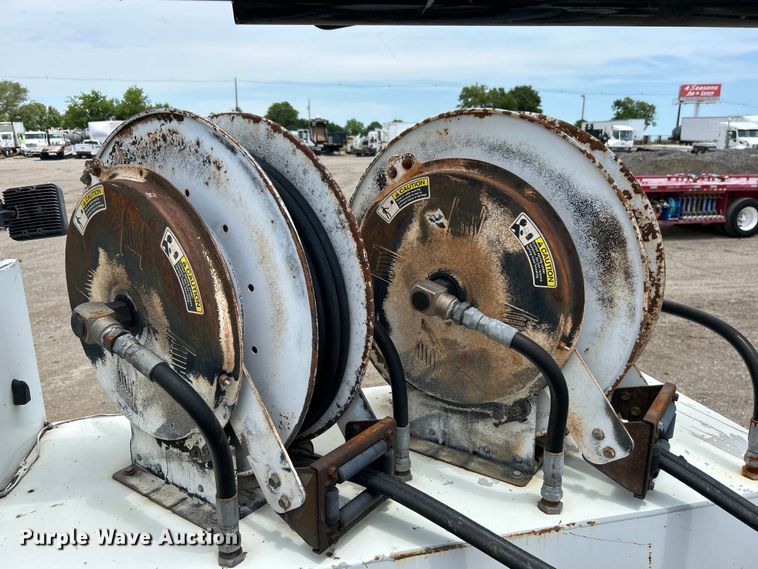 image for item EG0702 2007 International  7300 SFA Crew Cab utility / service truck