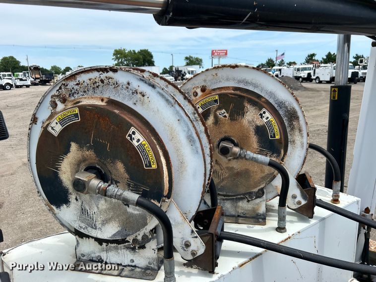 image for item EG0702 2007 International  7300 SFA Crew Cab utility / service truck