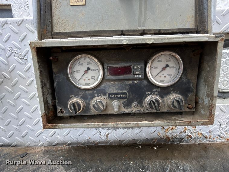 image for item EG0702 2007 International  7300 SFA Crew Cab utility / service truck