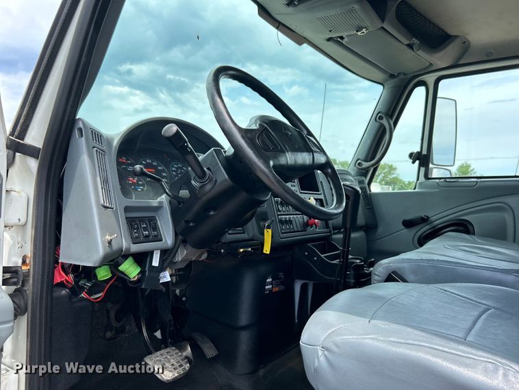 image for item EG0702 2007 International  7300 SFA Crew Cab utility / service truck