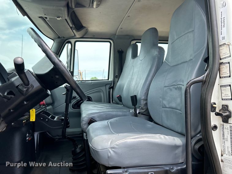 image for item EG0702 2007 International  7300 SFA Crew Cab utility / service truck