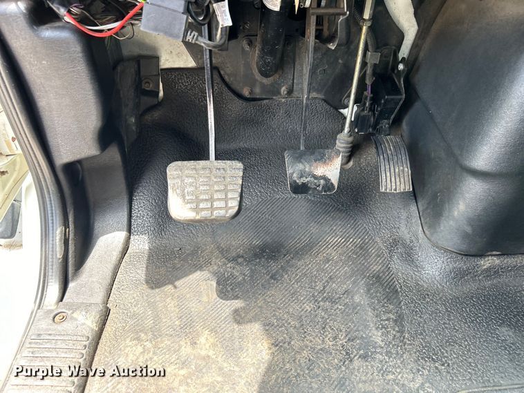 image for item EG0702 2007 International  7300 SFA Crew Cab utility / service truck